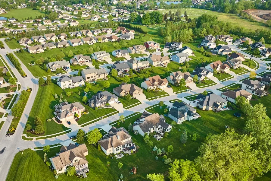 How Professional Commercial Landscaping Improves Property Value in Central Florida